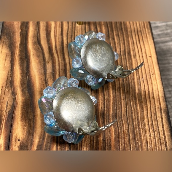 VINTAGE⚜️WEST GERMANY Light Blue Beaded Silver Tone  Cluster Clip On Earrings - Picture 9 of 11